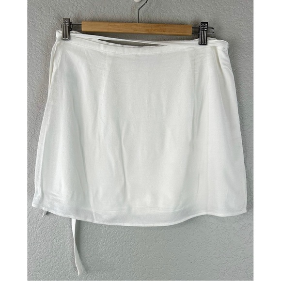 Aritzia Sun-Deh White Full Wrap Mini Skirt, size Large - Picture 10 of 14